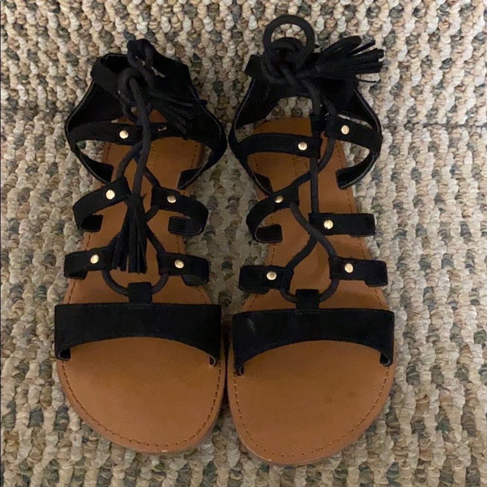 Girl’s black gladiator sandals. Sz 3